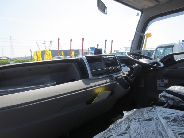 三菱キャンター4段ラジコンクレーン付|中古トラックの販売・買取・査定のアイナビ