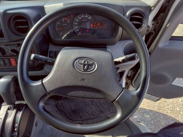 H31年 トヨタトヨエース2t低床平ボディAT車|中古トラックの販売・買取・査定のアイナビ