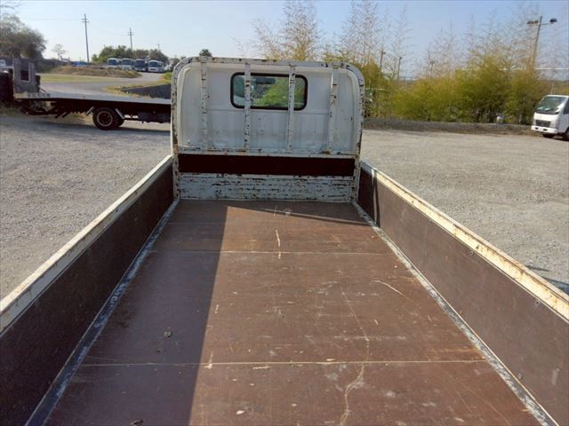 H31年 トヨタトヨエース2t低床平ボディAT車|中古トラックの販売・買取・査定のアイナビ