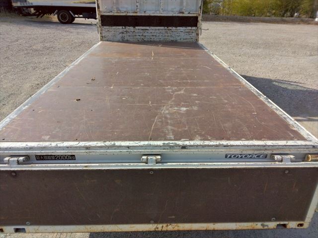 H31年 トヨタトヨエース2t低床平ボディAT車|中古トラックの販売・買取・査定のアイナビ