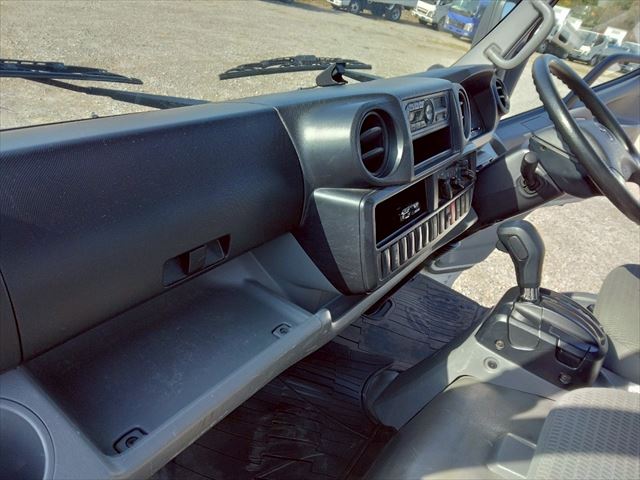 H31年 トヨタトヨエース2t低床平ボディAT車|中古トラックの販売・買取・査定のアイナビ