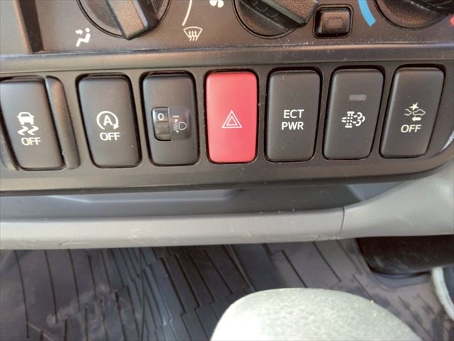 H31年 トヨタトヨエース2t低床平ボディAT車|中古トラックの販売・買取・査定のアイナビ