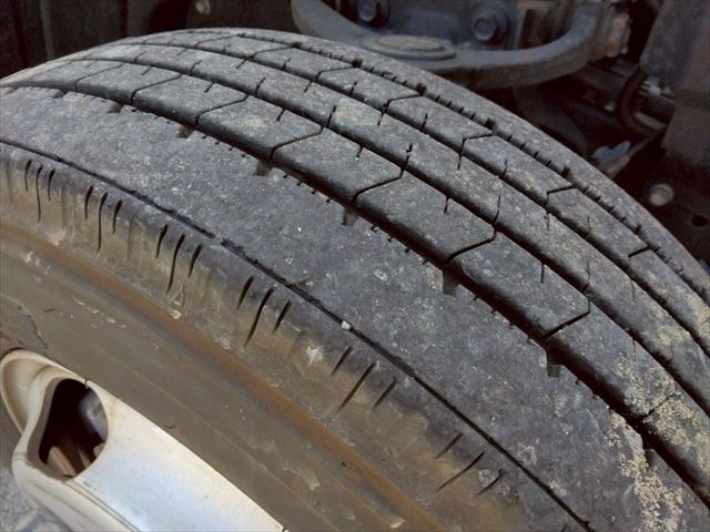 H31年 トヨタトヨエース2t低床平ボディAT車|中古トラックの販売・買取・査定のアイナビ