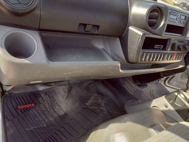 H31年 トヨタトヨエース2t低床平ボディAT車|中古トラックの販売・買取・査定のアイナビ