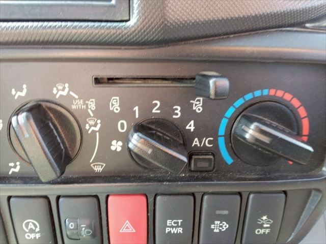 H31年 トヨタトヨエース2t低床平ボディAT車|中古トラックの販売・買取・査定のアイナビ