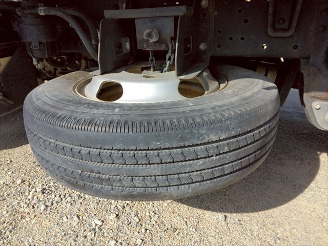 H31年 トヨタトヨエース2t低床平ボディAT車|中古トラックの販売・買取・査定のアイナビ