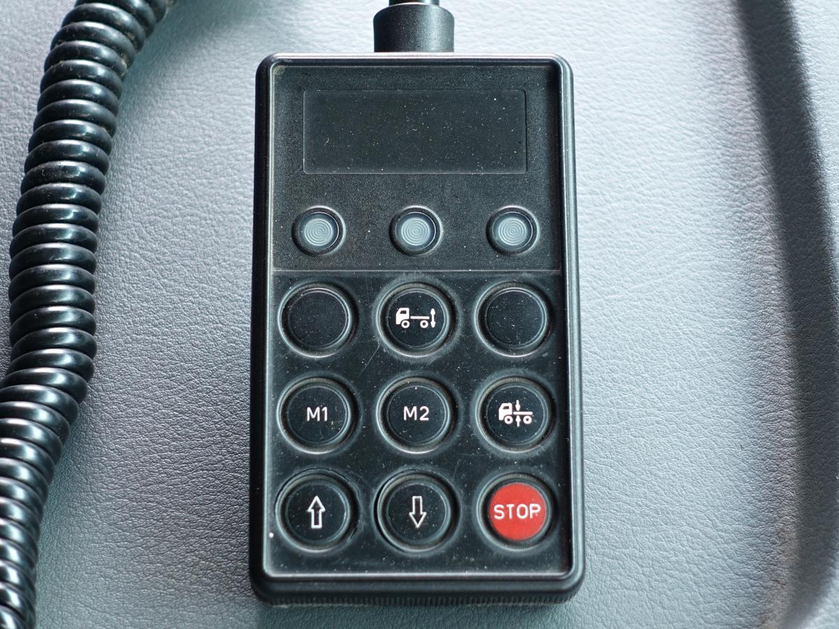 後輪エアサスラジコン付き3段クレーン増トン積載7t|中古トラックの販売・買取・査定のアイナビ