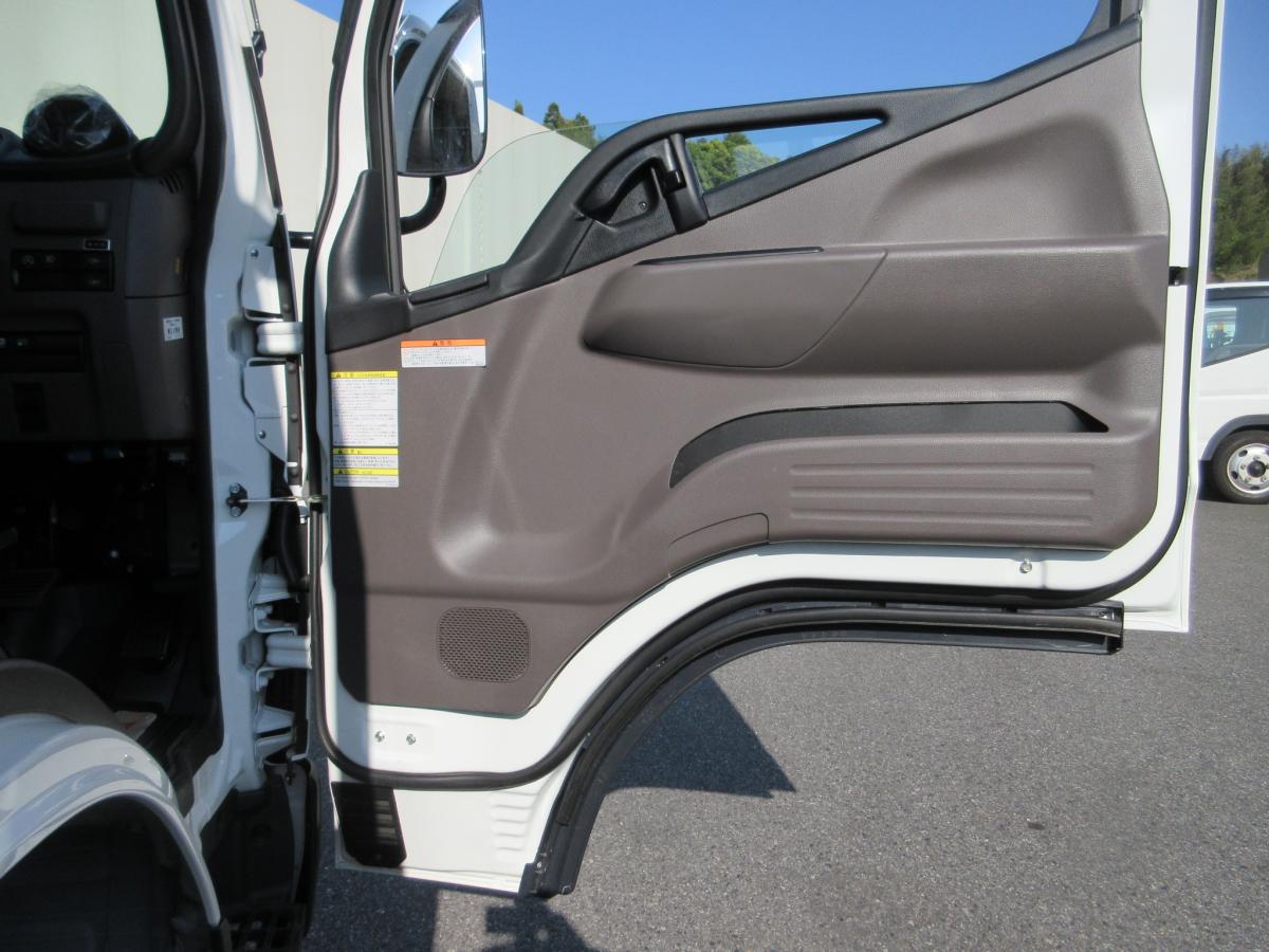 標準幅 ロング 積載3トン 全低床 平ボデー !!|中古トラックの販売・買取・査定のアイナビ