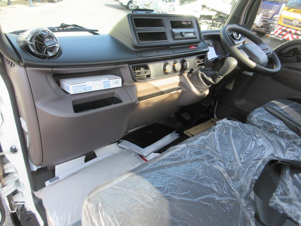 標準幅 ロング 積載3トン 全低床 平ボデー !!|中古トラックの販売・買取・査定のアイナビ