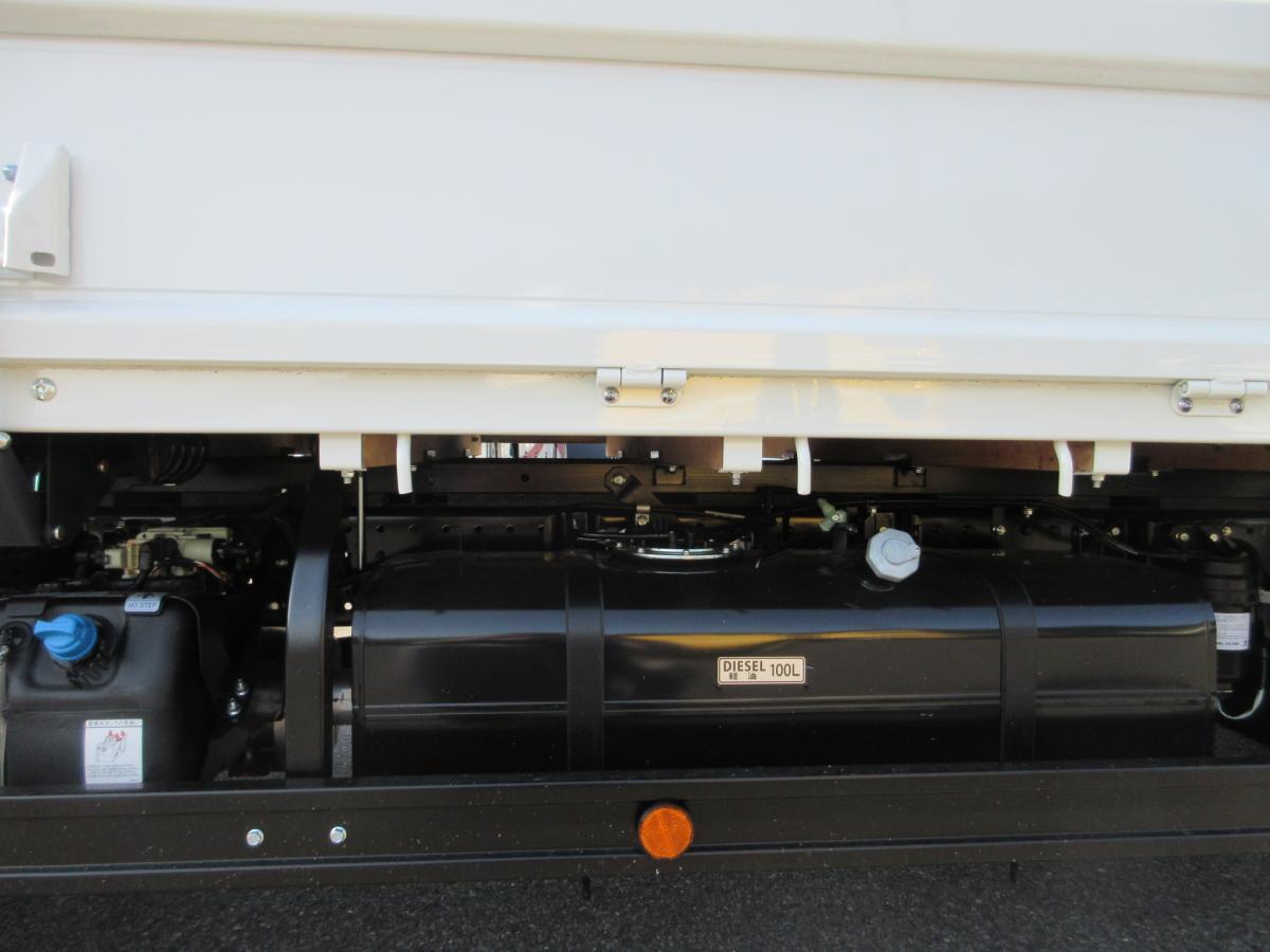 標準幅 ロング 積載3トン 全低床 平ボデー !!|中古トラックの販売・買取・査定のアイナビ