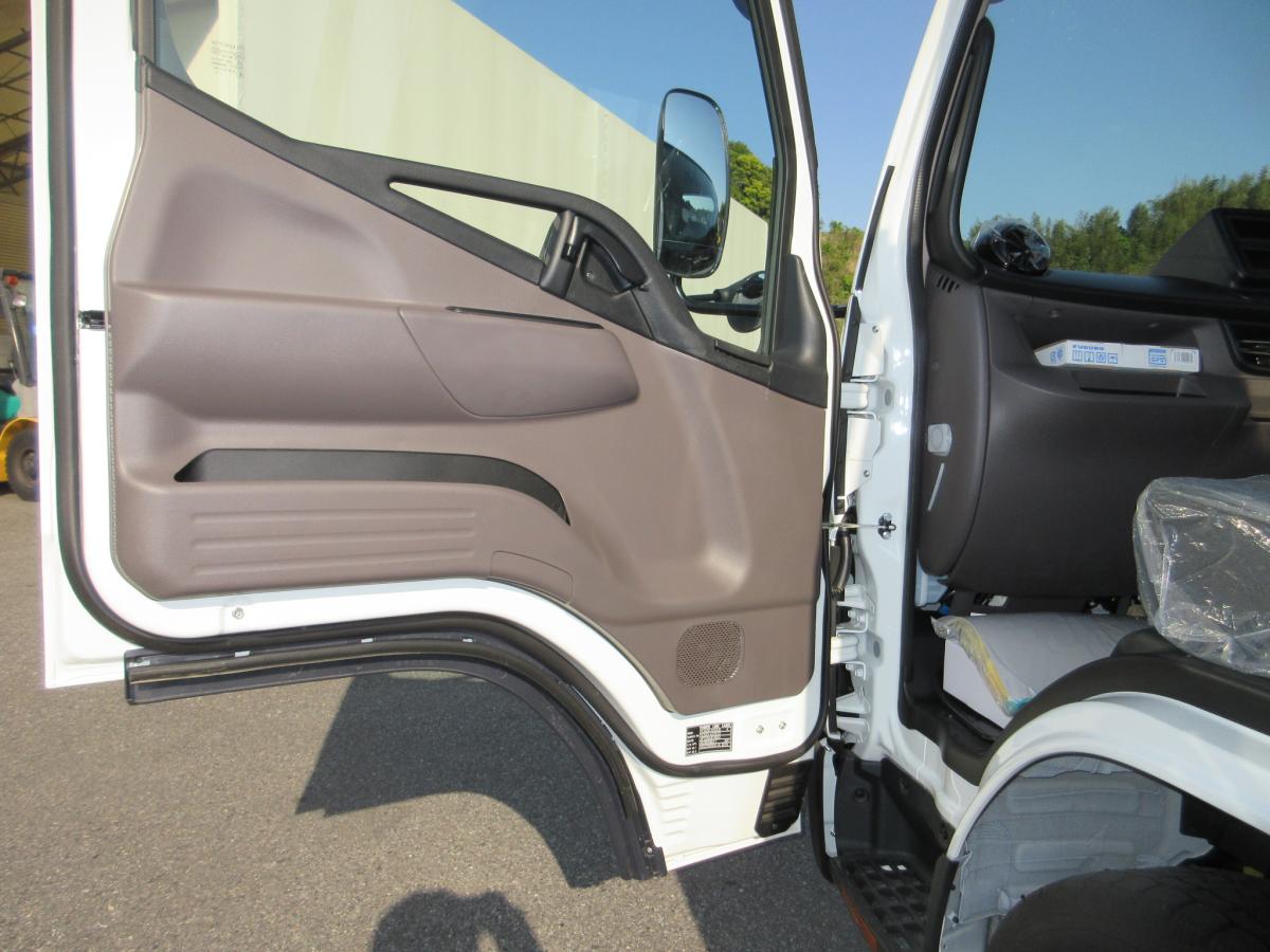 標準幅 ロング 積載3トン 全低床 平ボデー !!|中古トラックの販売・買取・査定のアイナビ