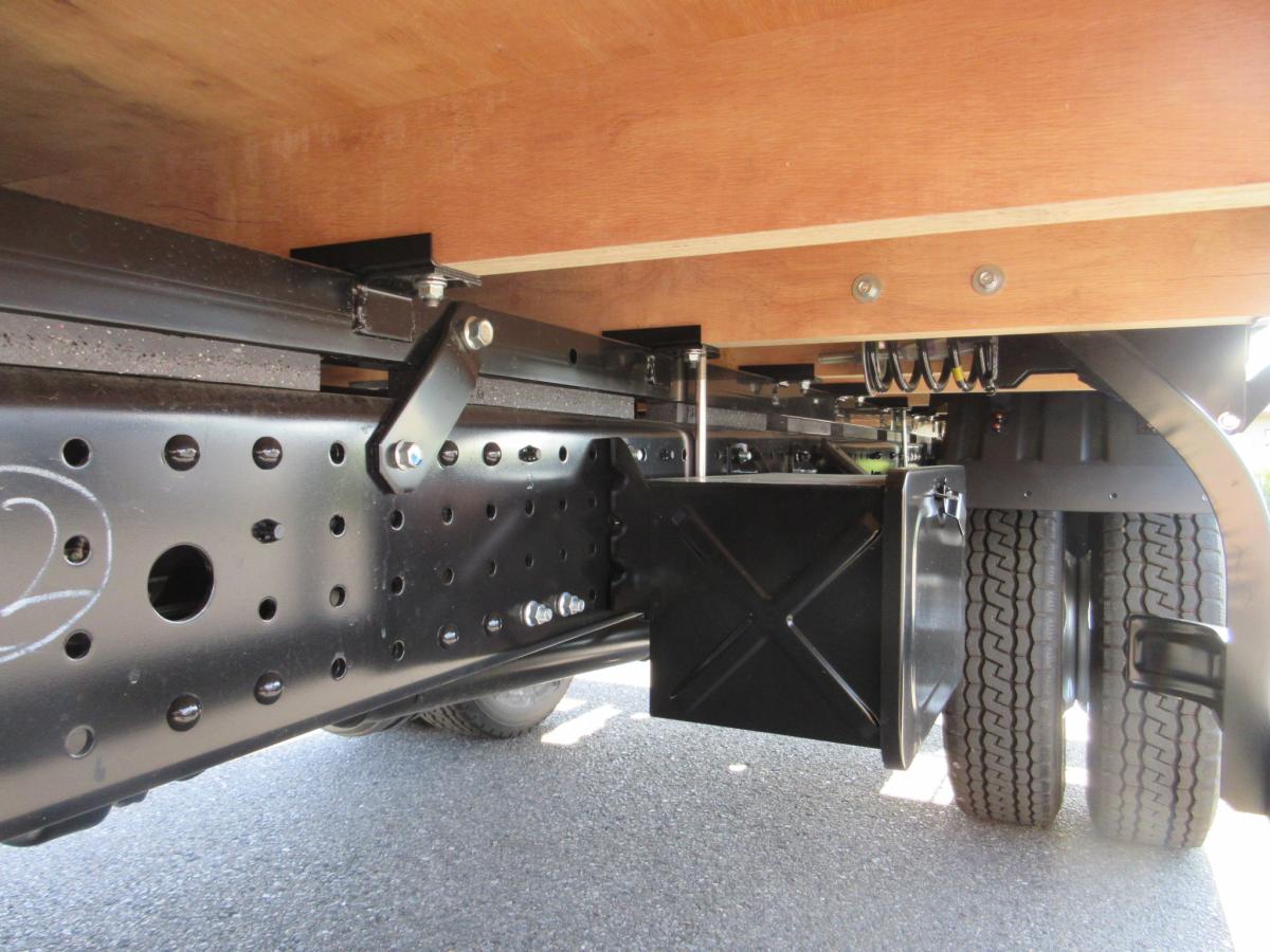 標準幅 ロング 積載3トン 全低床 平ボデー !!|中古トラックの販売・買取・査定のアイナビ