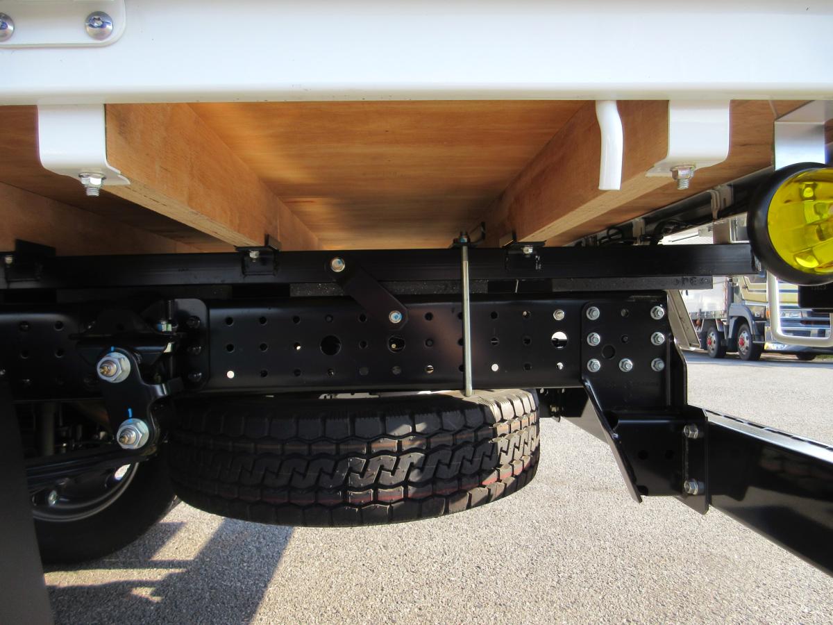 標準幅 ロング 積載3トン 全低床 平ボデー !!|中古トラックの販売・買取・査定のアイナビ