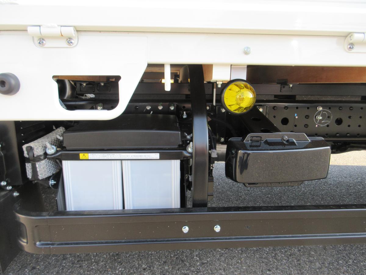 標準幅 ロング 積載3トン 全低床 平ボデー !!|中古トラックの販売・買取・査定のアイナビ