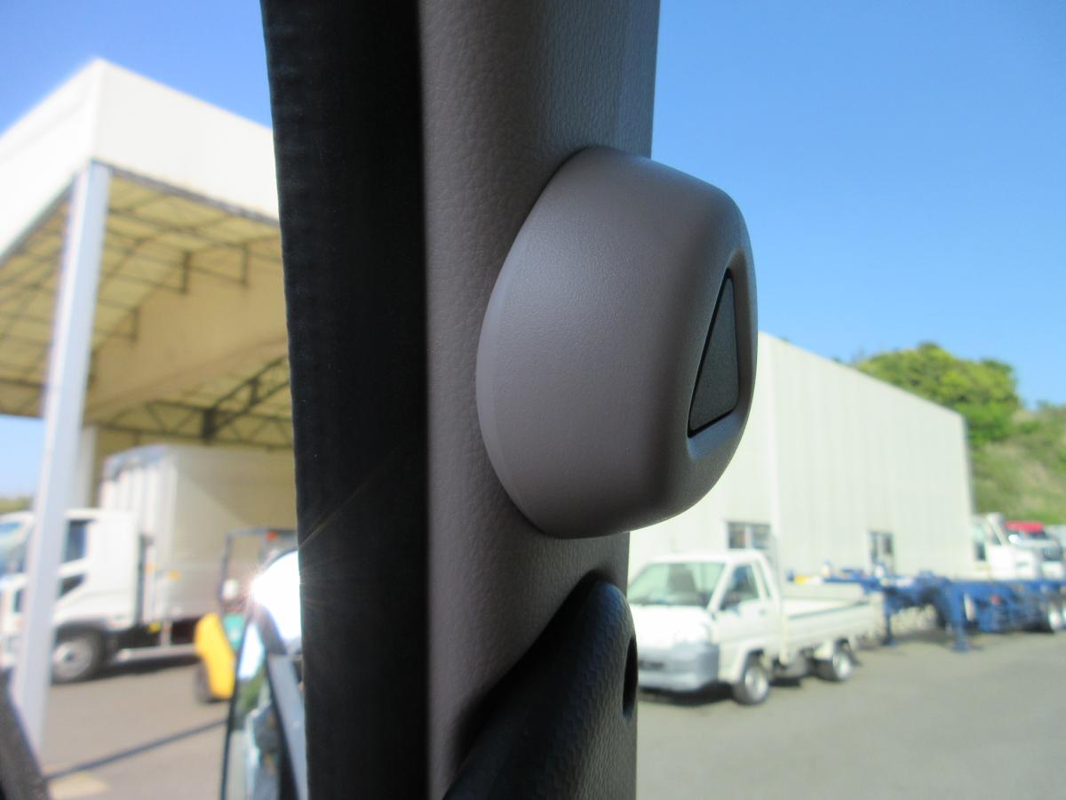 標準幅 ロング 積載3トン 全低床 平ボデー !!|中古トラックの販売・買取・査定のアイナビ