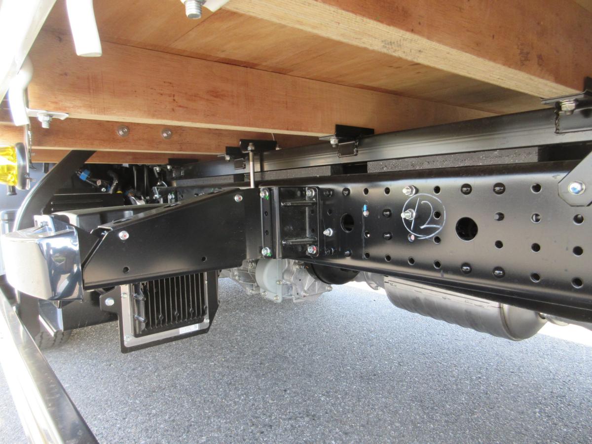 標準幅 ロング 積載3トン 全低床 平ボデー !!|中古トラックの販売・買取・査定のアイナビ