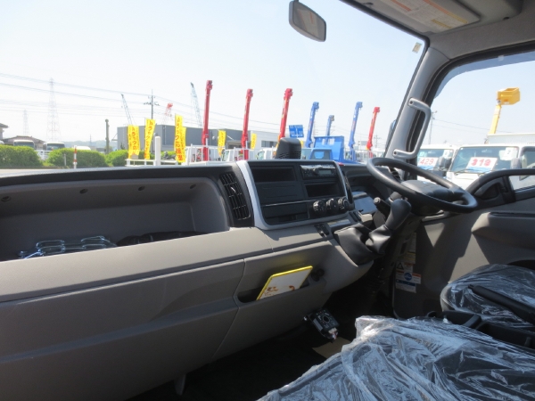 三菱キャンターワイド超ロング4段ラジコンクレーン付|中古トラックの販売・買取・査定のアイナビ