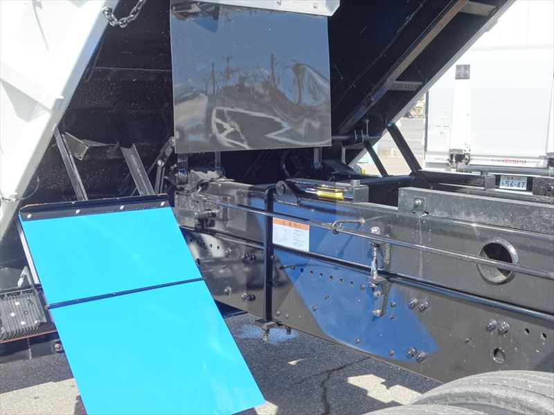 深ダンプ新型ふそう|中古トラックの販売・買取・査定のアイナビ