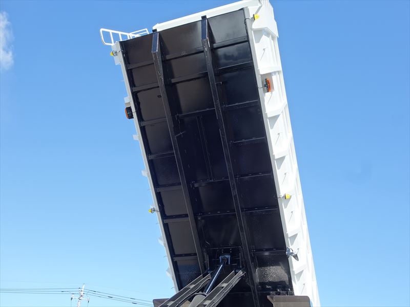 深ダンプ新型ふそう|中古トラックの販売・買取・査定のアイナビ