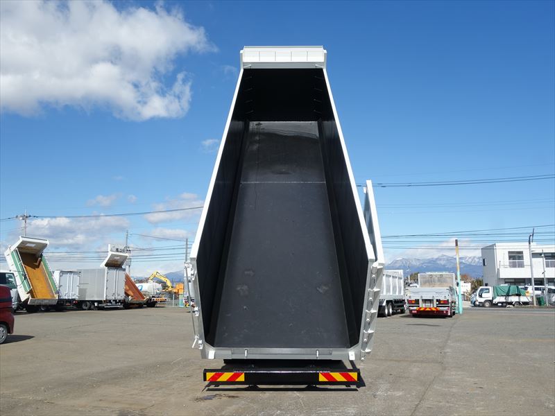 深ダンプ新型ふそう|中古トラックの販売・買取・査定のアイナビ