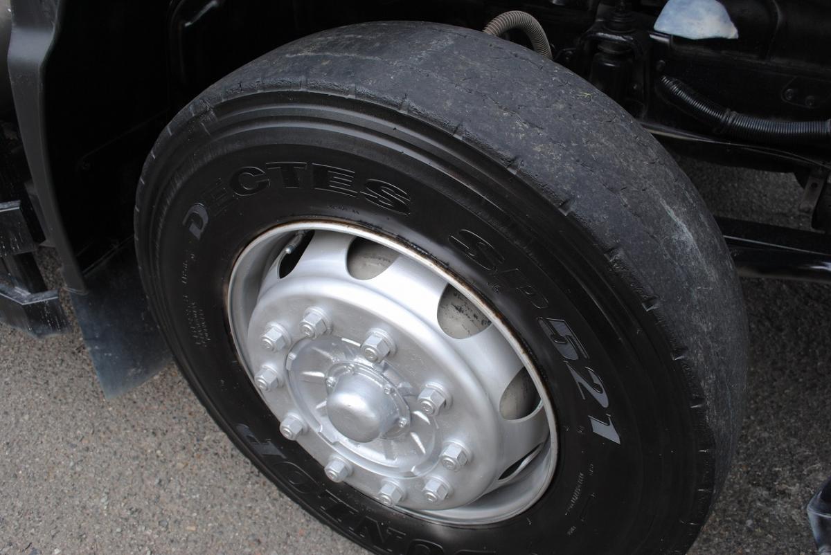 H27 ギガ ダンプ 積載9.3t|中古トラックの販売・買取・査定のアイナビ