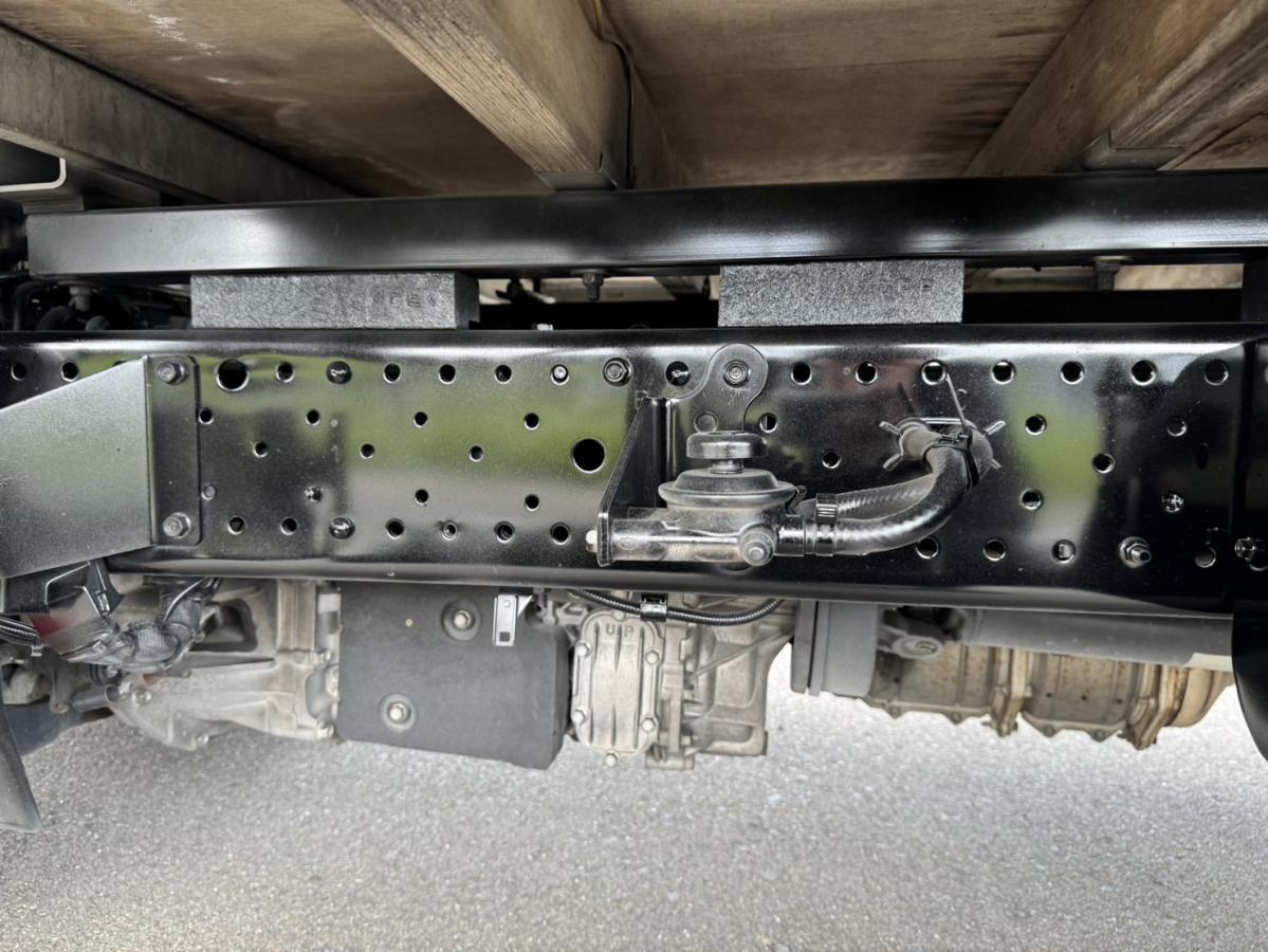 平成29年エルフ標準ロング平ボディーマニュアル6速|中古トラックの販売・買取・査定のアイナビ