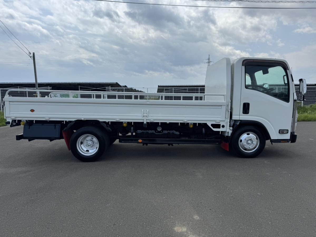 平成29年エルフ標準ロング平ボディーマニュアル6速|中古トラックの販売・買取・査定のアイナビ