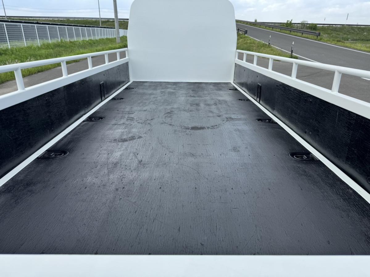 平成29年エルフ標準ロング平ボディーマニュアル6速|中古トラックの販売・買取・査定のアイナビ