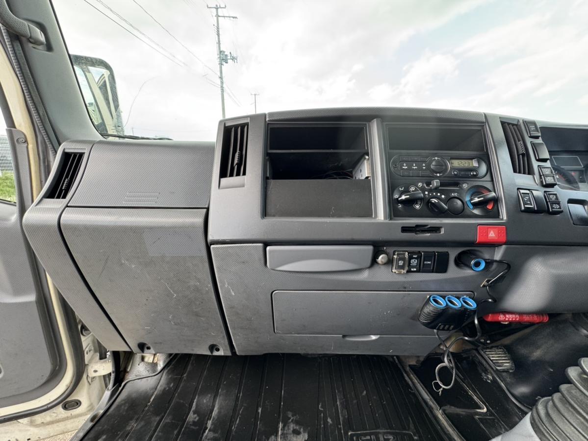 平成29年エルフ標準ロング平ボディーマニュアル6速|中古トラックの販売・買取・査定のアイナビ