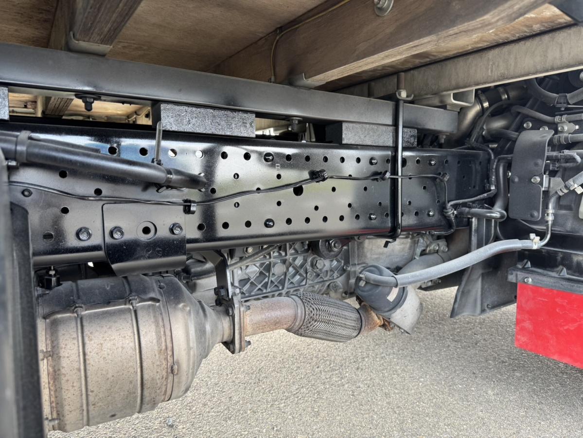 平成29年エルフ標準ロング平ボディーマニュアル6速|中古トラックの販売・買取・査定のアイナビ