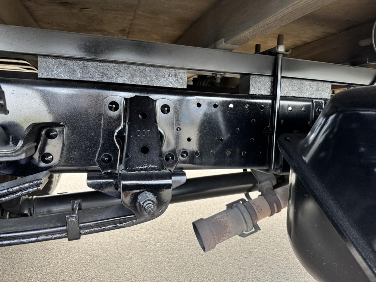 平成29年エルフ標準ロング平ボディーマニュアル6速|中古トラックの販売・買取・査定のアイナビ