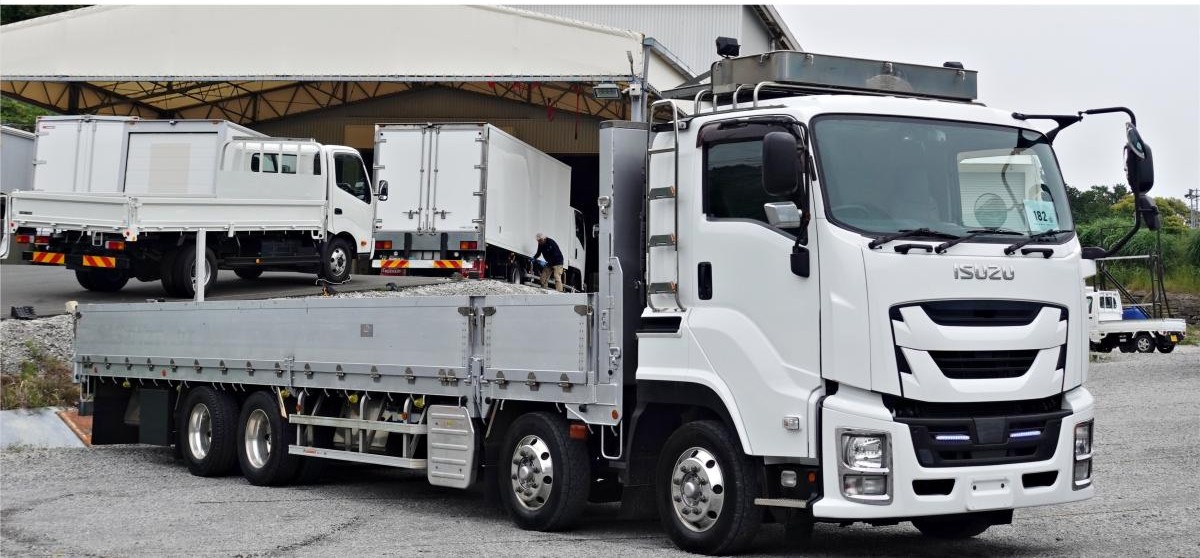 2デフ後輪エアサス大型平ボディー積載14t|中古トラックの販売・買取・査定のアイナビ