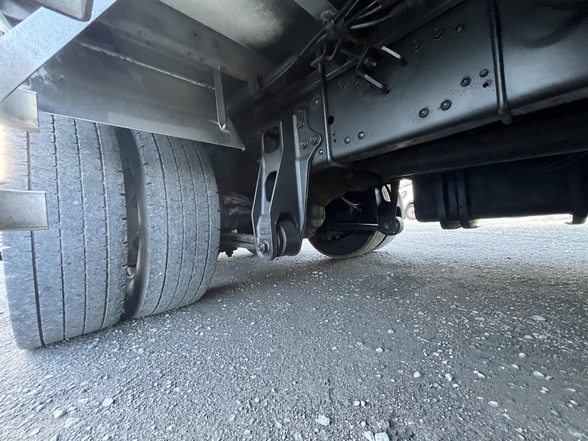 4軸低床 後輪エアサス 寒冷地仕様|中古トラックの販売・買取・査定のアイナビ