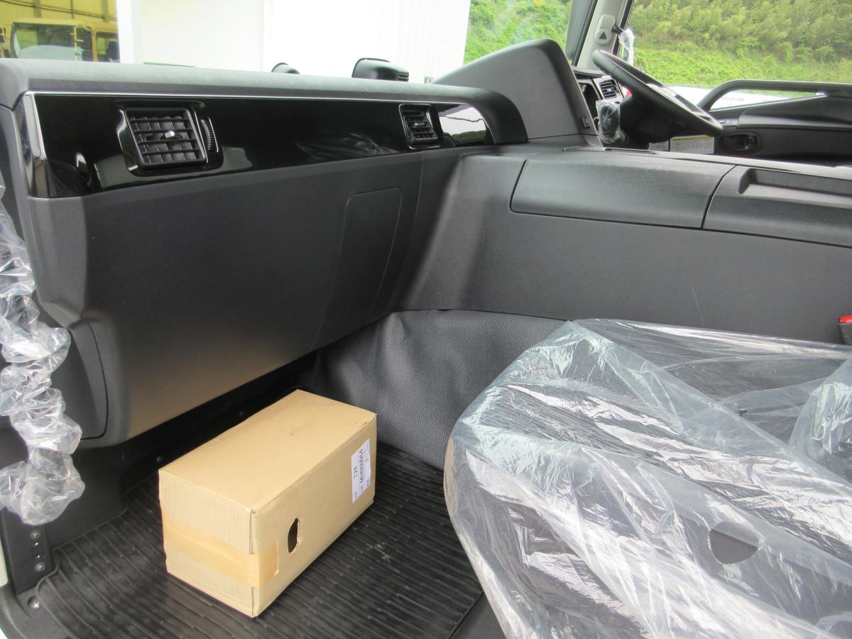 現行新型車 428馬力 Fゲート 土砂ダンプ !!|中古トラックの販売・買取・査定のアイナビ