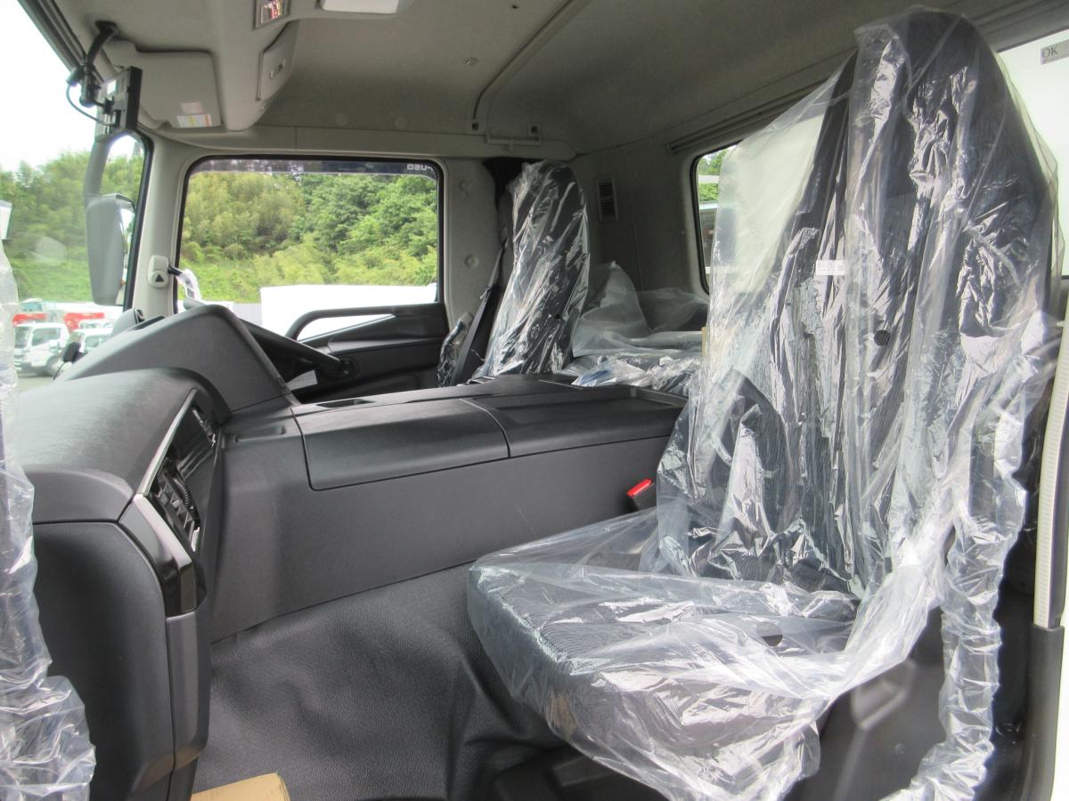 現行新型車 428馬力 Fゲート 土砂ダンプ !!|中古トラックの販売・買取・査定のアイナビ