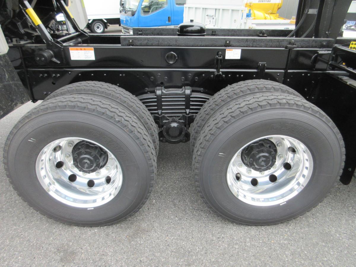 現行新型車 428馬力 Fゲート 土砂ダンプ !!|中古トラックの販売・買取・査定のアイナビ
