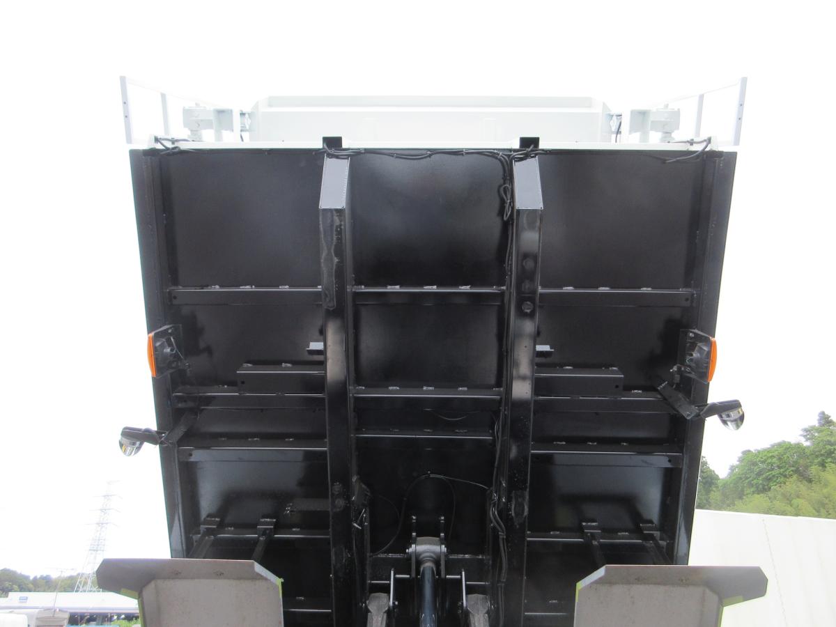 現行新型車 428馬力 Fゲート 土砂ダンプ !!|中古トラックの販売・買取・査定のアイナビ