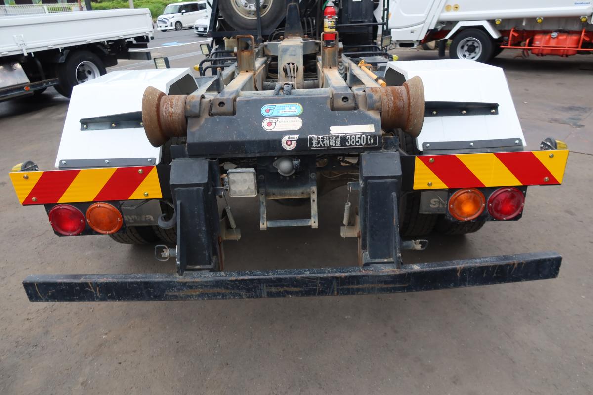 フォワード ベッド付 新明和製アームロール|中古トラックの販売・買取・査定のアイナビ