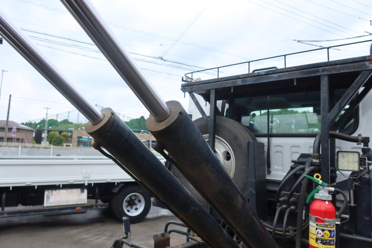 フォワード ベッド付 新明和製アームロール|中古トラックの販売・買取・査定のアイナビ