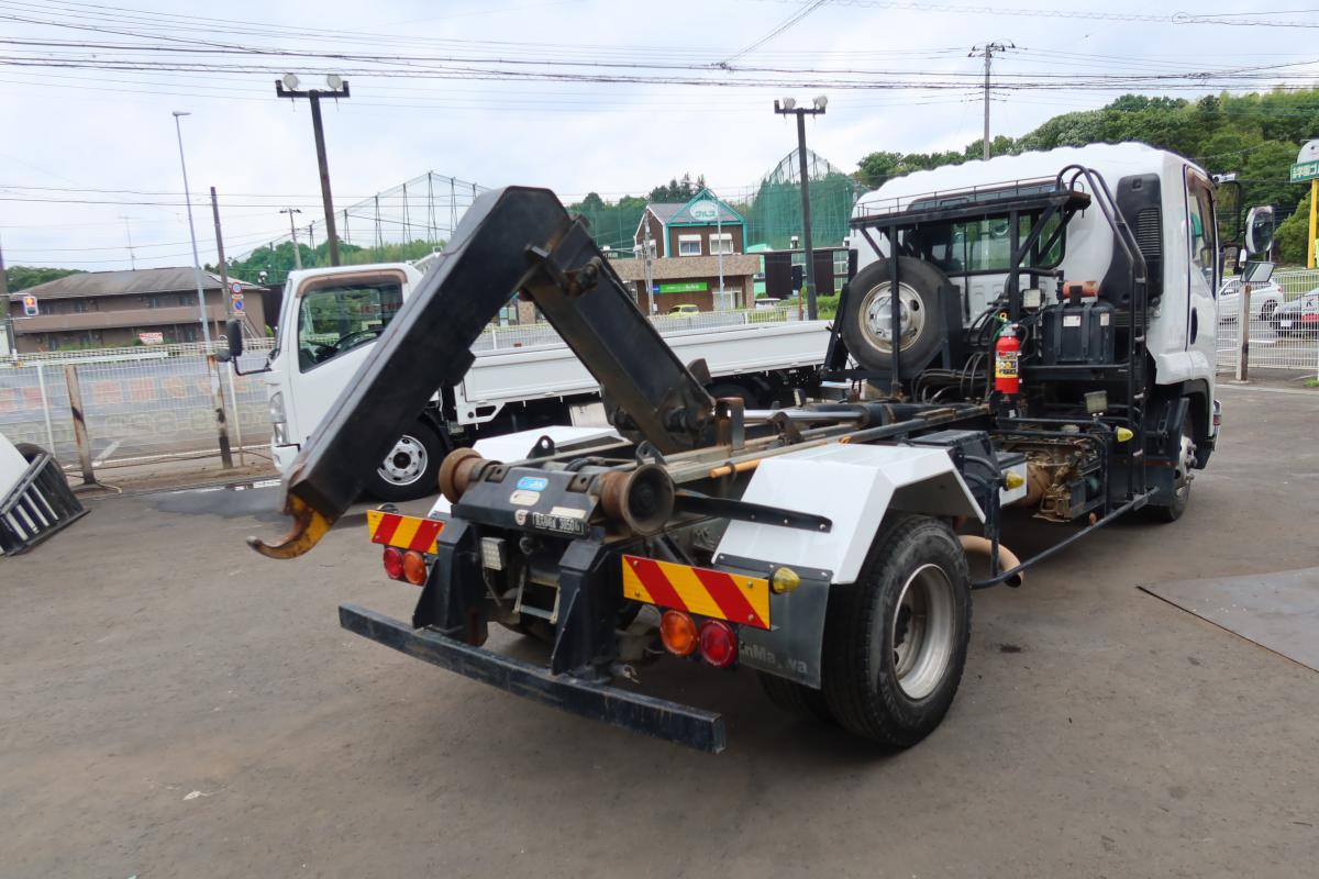 フォワード ベッド付 新明和製アームロール|中古トラックの販売・買取・査定のアイナビ