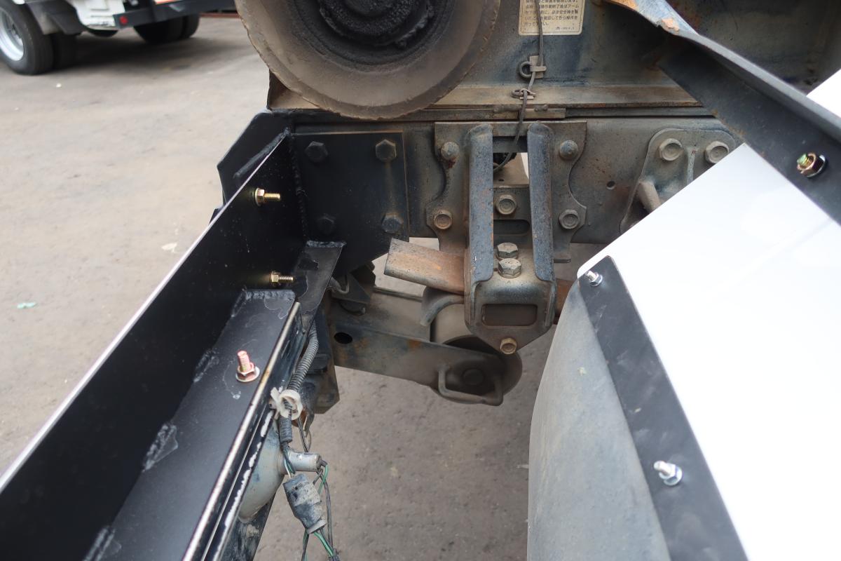 フォワード ベッド付 新明和製アームロール|中古トラックの販売・買取・査定のアイナビ