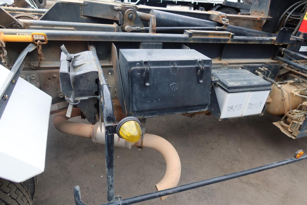 フォワード ベッド付 新明和製アームロール|中古トラックの販売・買取・査定のアイナビ