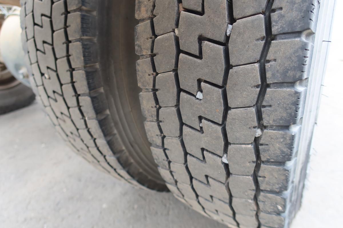 フォワード ベッド付 新明和製アームロール|中古トラックの販売・買取・査定のアイナビ