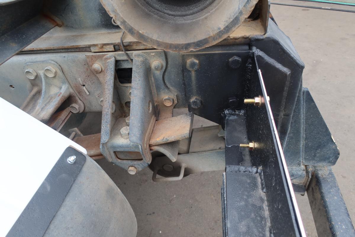 フォワード ベッド付 新明和製アームロール|中古トラックの販売・買取・査定のアイナビ