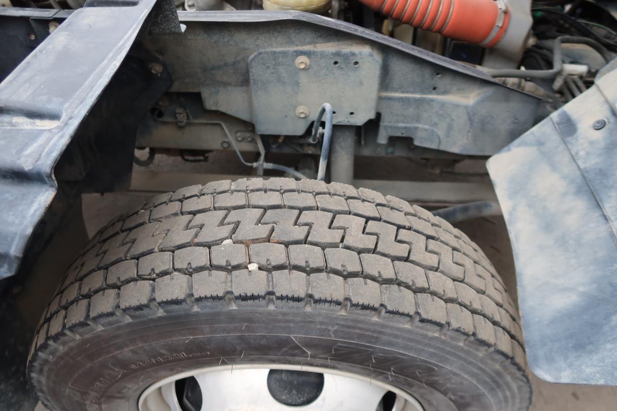 フォワード ベッド付 新明和製アームロール|中古トラックの販売・買取・査定のアイナビ