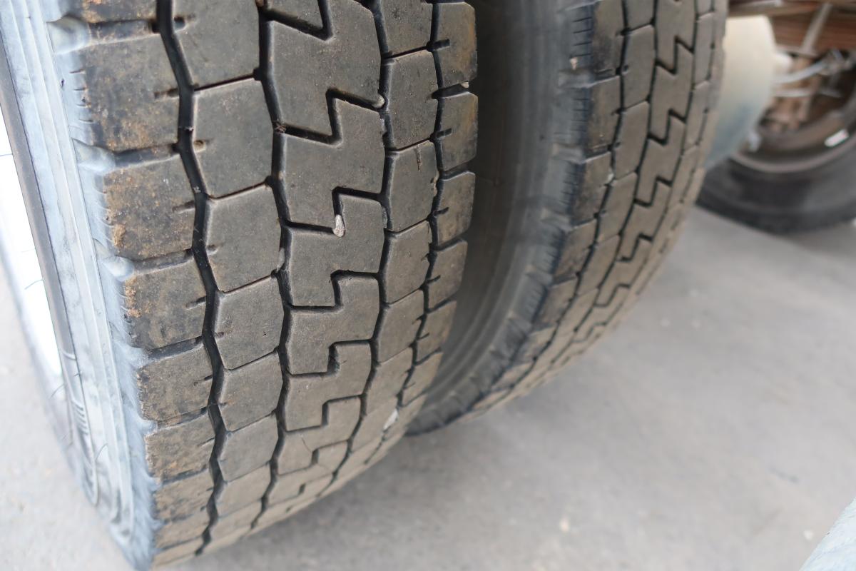 フォワード ベッド付 新明和製アームロール|中古トラックの販売・買取・査定のアイナビ