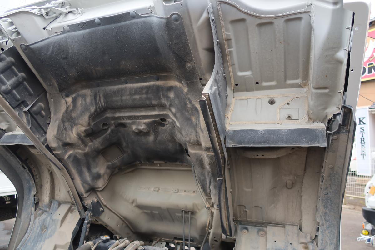 フォワード ベッド付 新明和製アームロール|中古トラックの販売・買取・査定のアイナビ