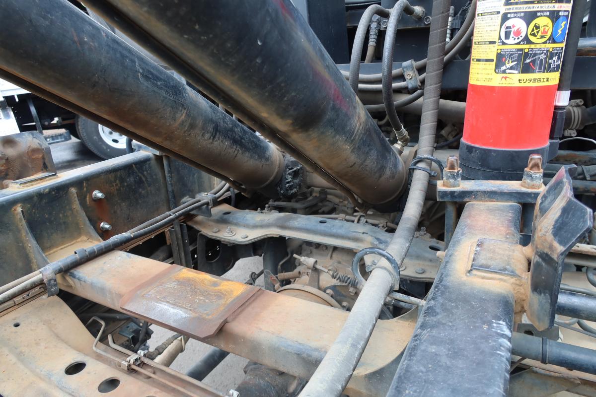 フォワード ベッド付 新明和製アームロール|中古トラックの販売・買取・査定のアイナビ