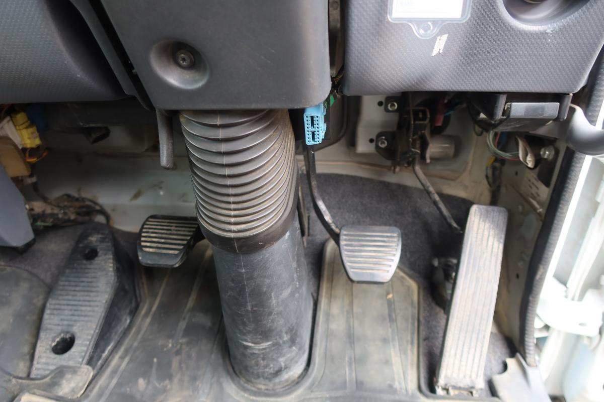 フォワード ベッド付 新明和製アームロール|中古トラックの販売・買取・査定のアイナビ