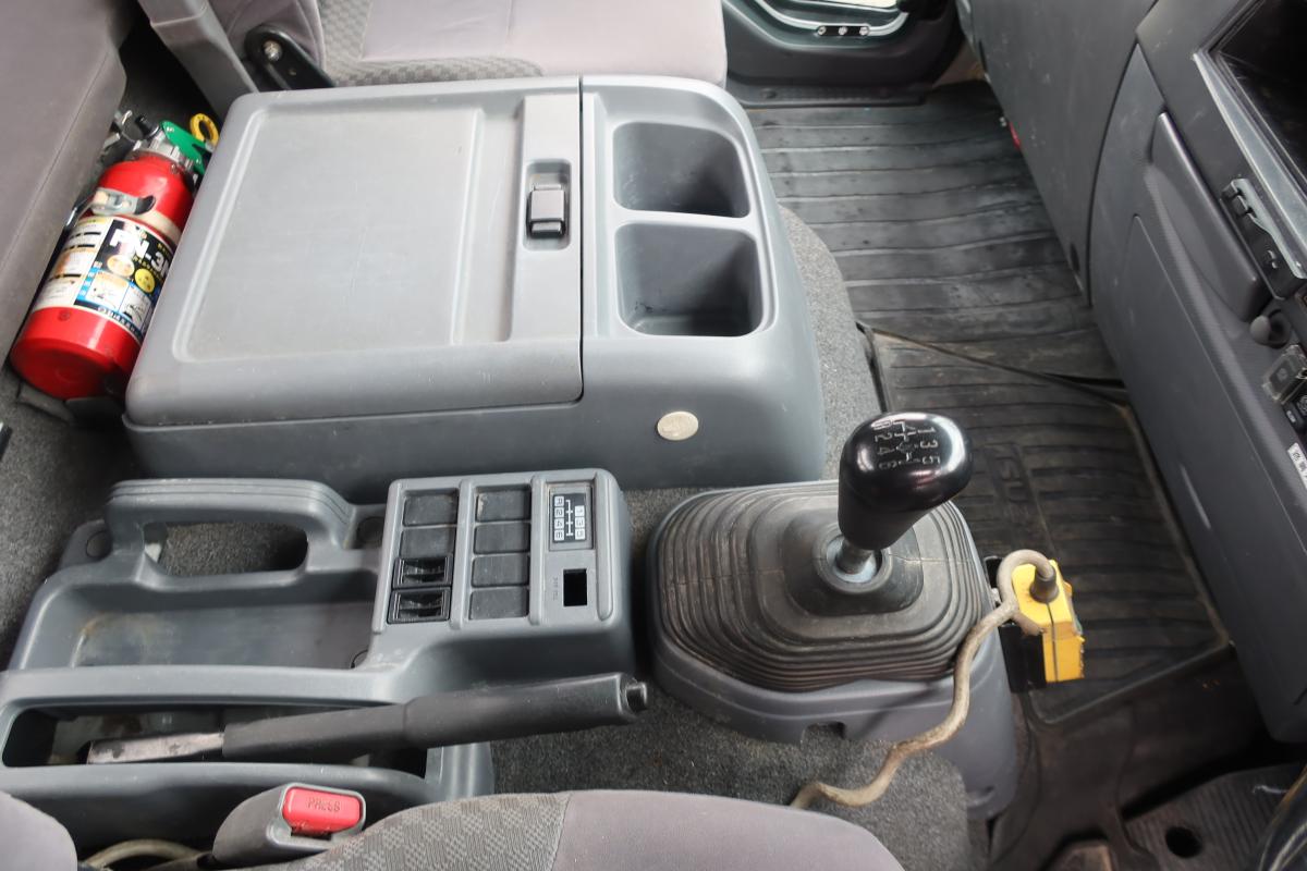 フォワード ベッド付 新明和製アームロール|中古トラックの販売・買取・査定のアイナビ